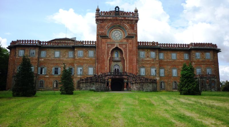 Sammezzano: Il Castello Moresco in Vendita all'Asta - Un'Opportunità Unica!